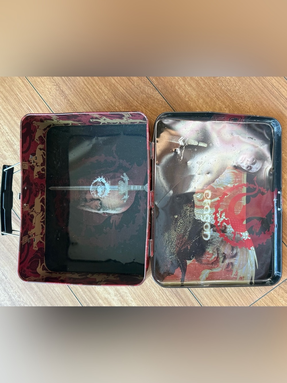 Rix Products LLC Eragon Collectible Metal Lunchbox Tin 2006 Item No. 4920 - Picture 14 of 15
